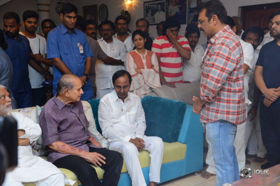 Celebrities-Pay-Homage-to-Vijaya-Nirmala-Garu